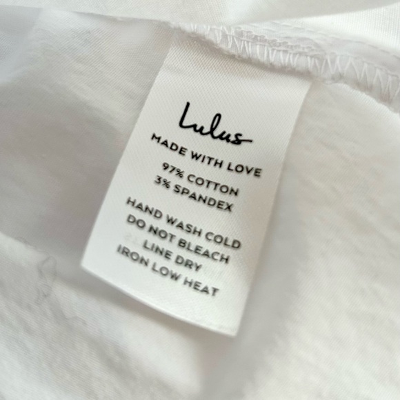 Lulu’s White Ruffled Hook and Eye Smocked V-Neck Top Size Small - Picture 11 of 11